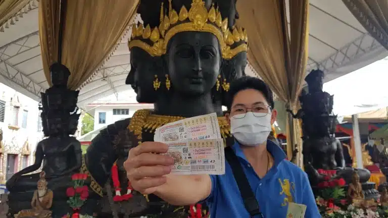 ข่าวหวย สาวดวงเฮงถูกลอตเตอรี่ งวด1-12-65